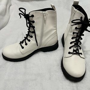 LIKE NEW Time and Tru white combat boot size 8 1/2